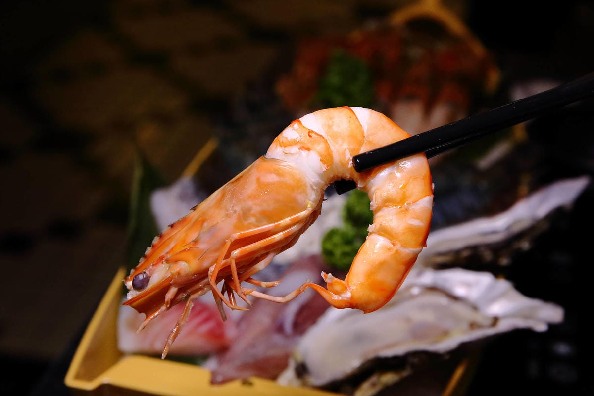 【食。板橋】武鶴 和牛火鍋 板橋館前〜板橋和牛火鍋推薦。「沒有最狂，只有更狂」，12OZ日本和牛+海鮮船只要2000多，吃過一次就回不去的好味道！