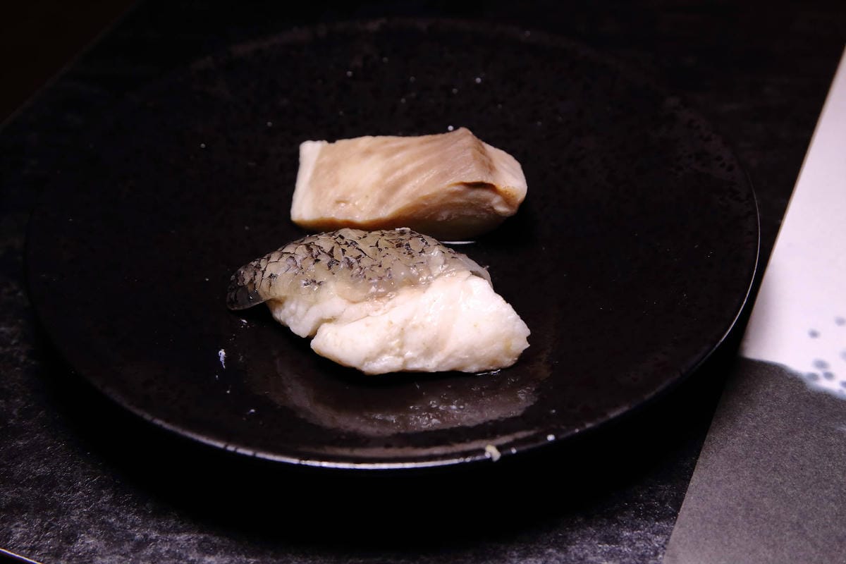 【食。板橋】武鶴 和牛火鍋 板橋館前〜板橋和牛火鍋推薦。「沒有最狂，只有更狂」，12OZ日本和牛+海鮮船只要2000多，吃過一次就回不去的好味道！