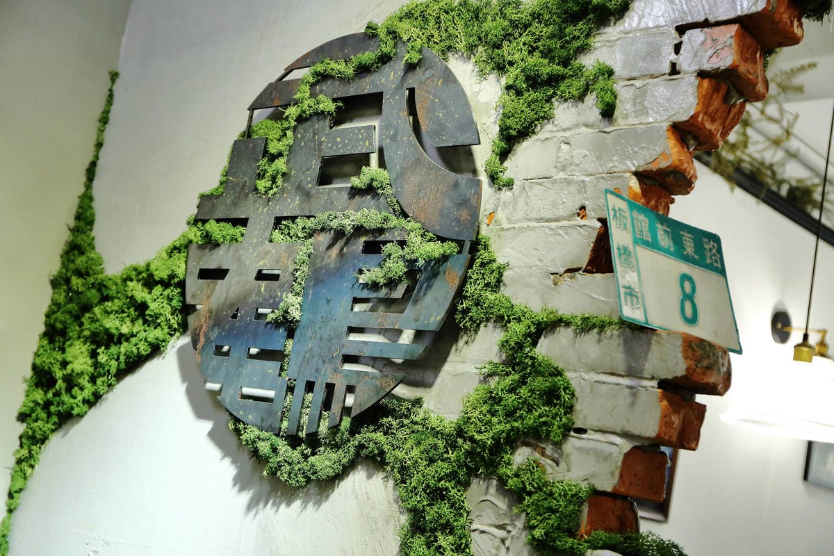 【食。板橋】武鶴 和牛火鍋 板橋館前〜板橋和牛火鍋推薦。「沒有最狂，只有更狂」，12OZ日本和牛+海鮮船只要2000多，吃過一次就回不去的好味道！