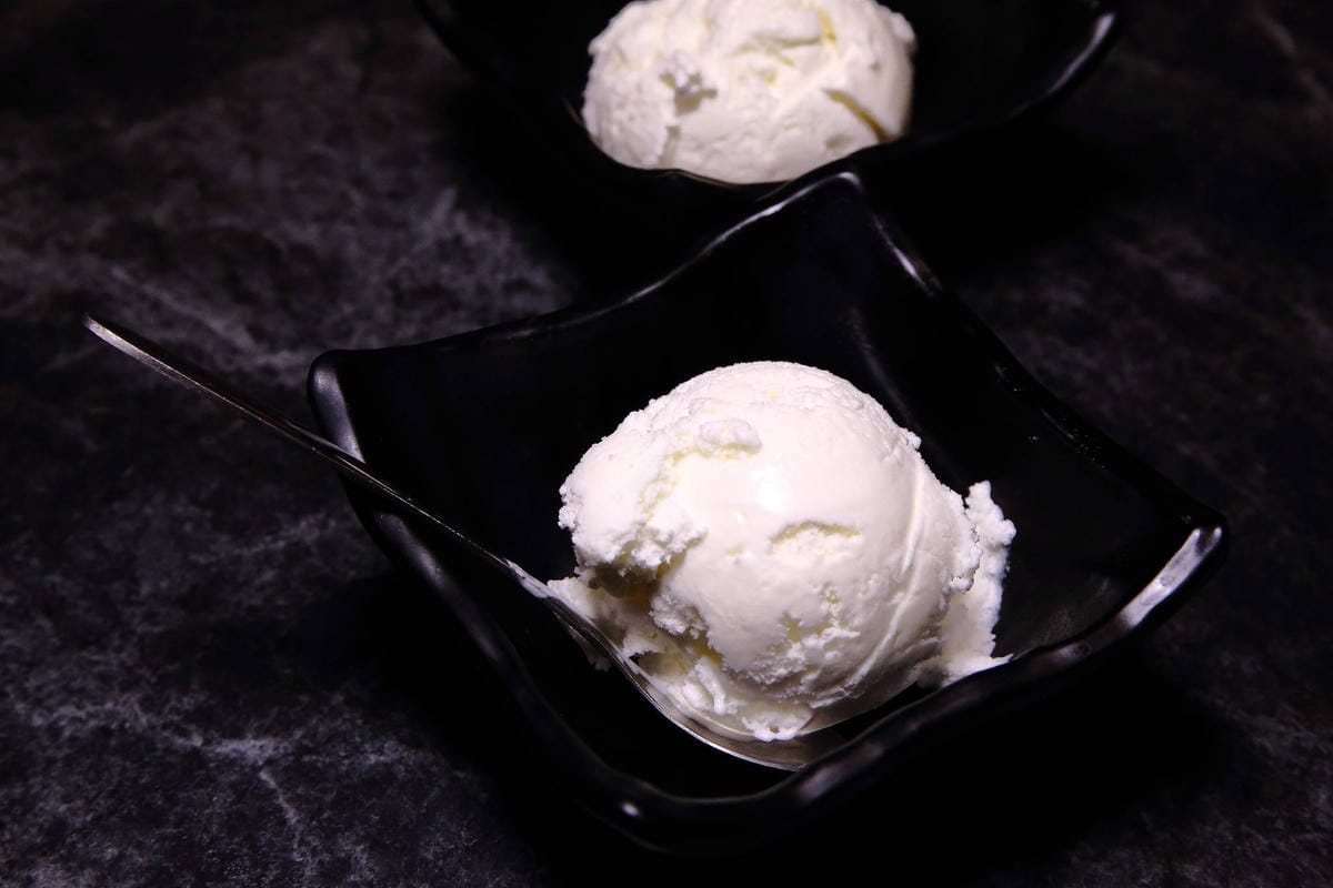 【食。板橋】武鶴 和牛火鍋 板橋館前〜板橋和牛火鍋推薦。「沒有最狂，只有更狂」，12OZ日本和牛+海鮮船只要2000多，吃過一次就回不去的好味道！