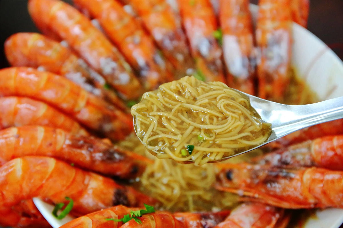 【食。桃園】台中楊大腸蚵仔蝦仁麵線-桃園中正店〜台南超浮誇「痛風系龍蝦麵線」來桃園啦!天使紅蝦鋪滿滿,不吃對不起自己的胃(已歇業)