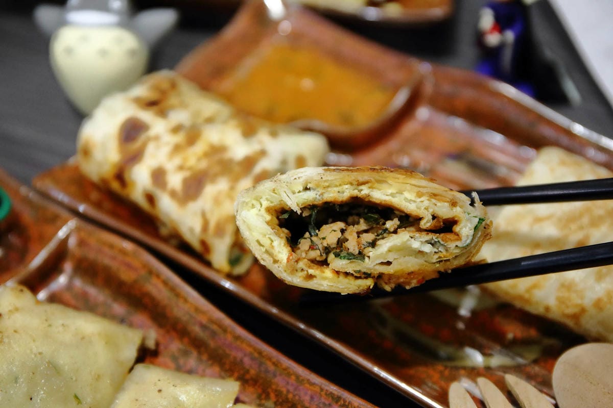 【食。板橋】詠樂屋煎炸餃社〜打拋豬、洋蔥牛肉蛋餅你吃過嗎？激推超好吃手工蛋餅，不吃會後悔…蛋餅控必吃千萬別錯過！