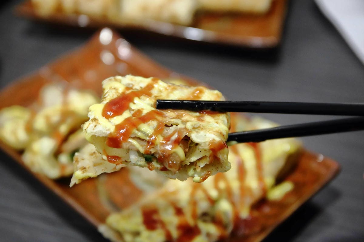 【食。板橋】詠樂屋煎炸餃社〜打拋豬、洋蔥牛肉蛋餅你吃過嗎？激推超好吃手工蛋餅，不吃會後悔…蛋餅控必吃千萬別錯過！