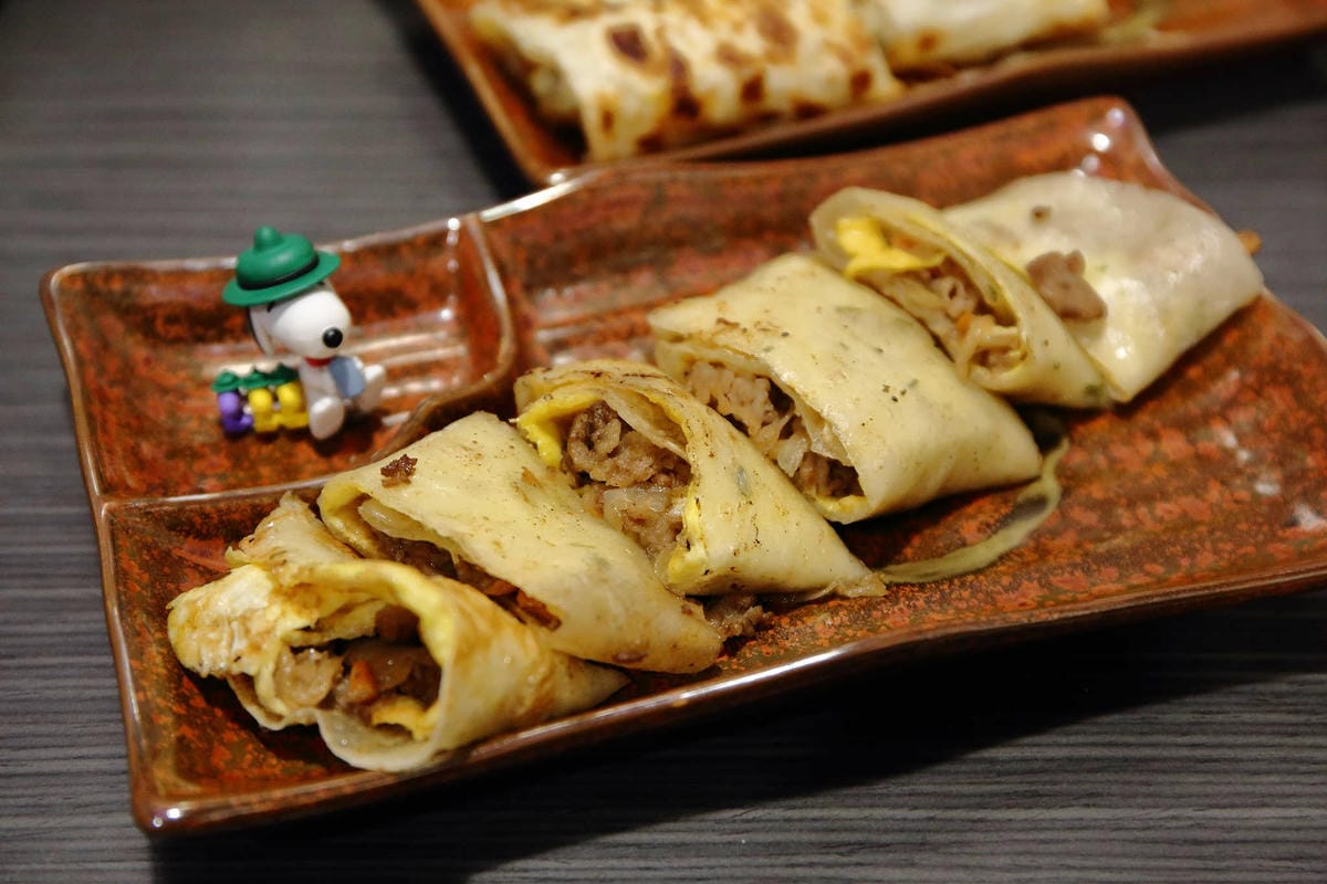 【食。板橋】詠樂屋煎炸餃社〜打拋豬、洋蔥牛肉蛋餅你吃過嗎？激推超好吃手工蛋餅，不吃會後悔…蛋餅控必吃千萬別錯過！