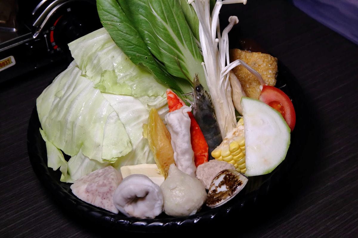 【食。中和】水貨炭火烤魚中和店〜超人氣排隊美食!免搭飛機就能吃到來自重慶萬州炭火烤魚,饕客注意萬里蟹來了!