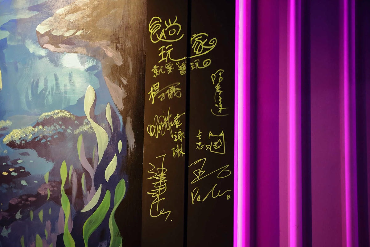 【食。中和】水貨炭火烤魚中和店〜超人氣排隊美食!免搭飛機就能吃到來自重慶萬州炭火烤魚,饕客注意萬里蟹來了!