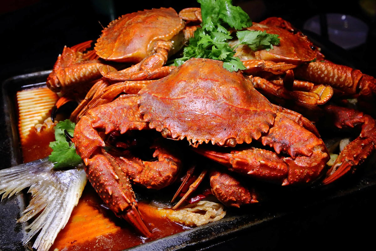 【食。中和】水貨炭火烤魚中和店〜超人氣排隊美食!免搭飛機就能吃到來自重慶萬州炭火烤魚,饕客注意萬里蟹來了!