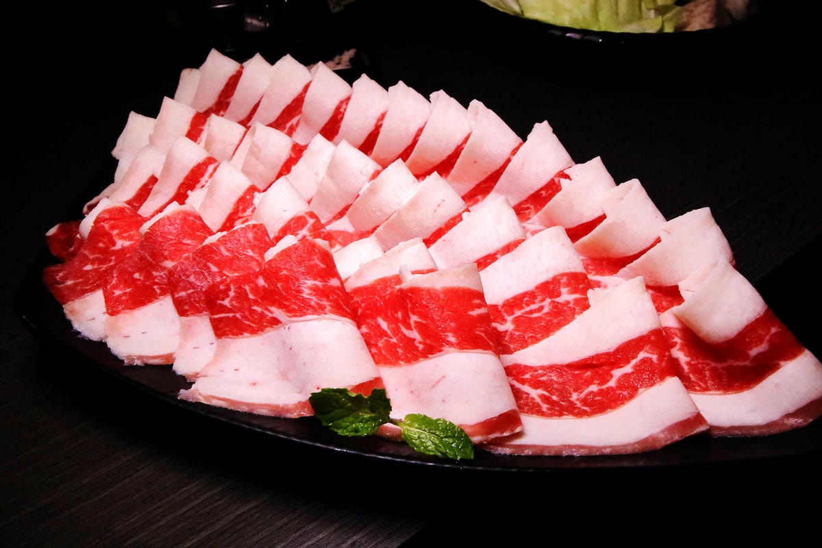 【食。中和】水貨炭火烤魚中和店〜超人氣排隊美食!免搭飛機就能吃到來自重慶萬州炭火烤魚,饕客注意萬里蟹來了!