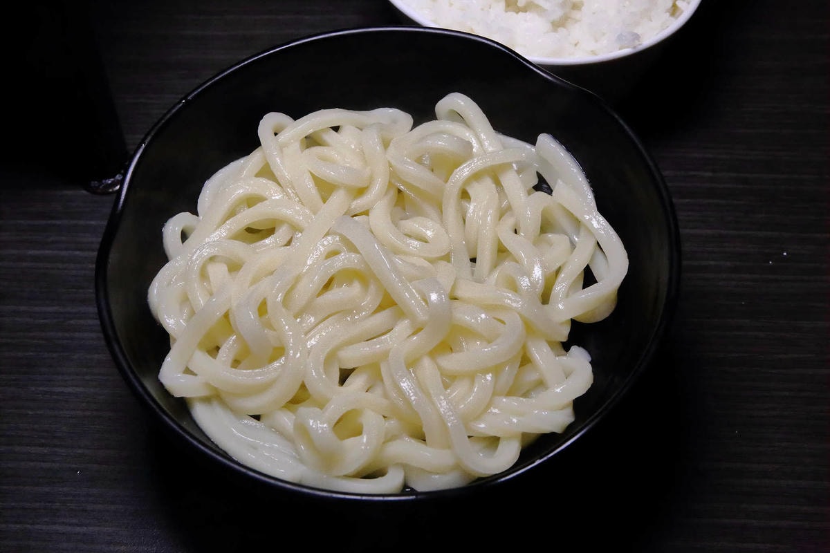 【食。中和】水貨炭火烤魚中和店〜超人氣排隊美食!免搭飛機就能吃到來自重慶萬州炭火烤魚,饕客注意萬里蟹來了!