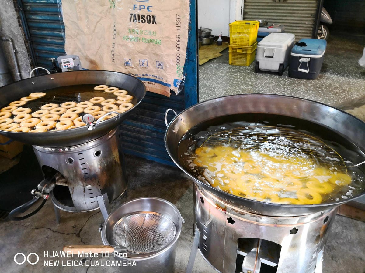 【食。新莊】原住民小米甜甜圈-米沙路娃娃〜全台流動美食，神出鬼沒，排隊到天荒地老也要吃的甜甜圈