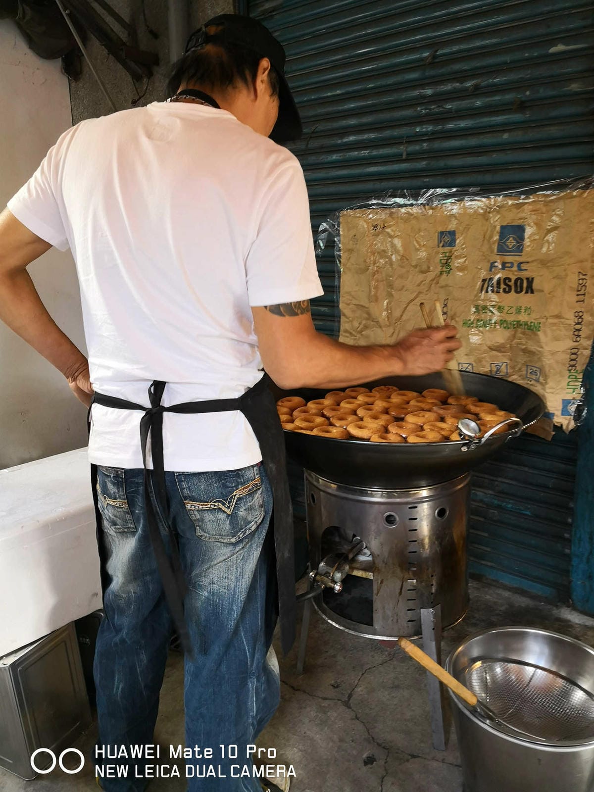 【食。新莊】原住民小米甜甜圈-米沙路娃娃〜全台流動美食，神出鬼沒，排隊到天荒地老也要吃的甜甜圈