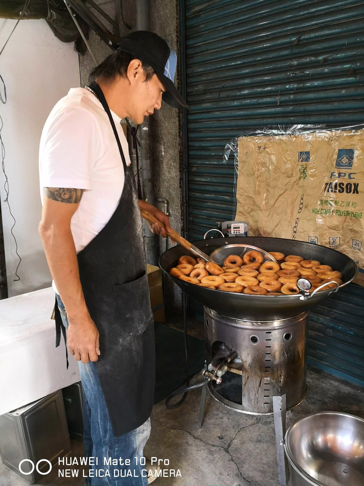 【食。新莊】原住民小米甜甜圈-米沙路娃娃〜全台流動美食，神出鬼沒，排隊到天荒地老也要吃的甜甜圈
