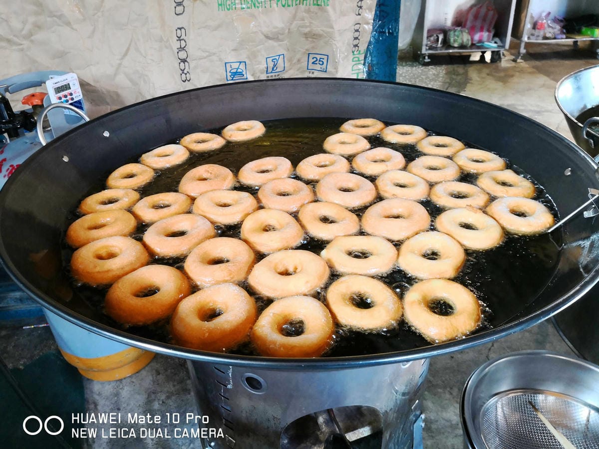 【食。新莊】原住民小米甜甜圈-米沙路娃娃〜全台流動美食，神出鬼沒，排隊到天荒地老也要吃的甜甜圈