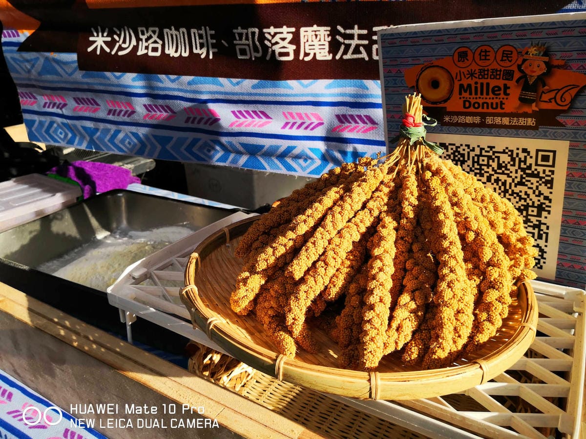 【食。新莊】原住民小米甜甜圈-米沙路娃娃〜全台流動美食，神出鬼沒，排隊到天荒地老也要吃的甜甜圈