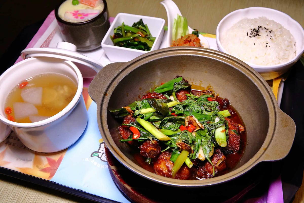 【食。永和】茶自點永和旗艦店〜56年級生記憶中的泡沫紅茶店，內行人才知道文青美食，餐點新選擇，包場包廂免費，聊天聚餐好所在！(已歇業)