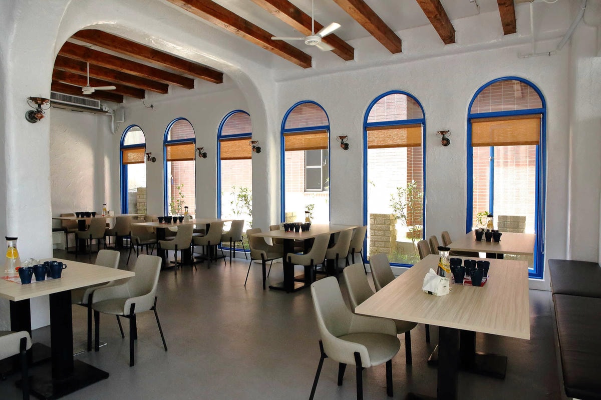 【食。八里】CREMA 93 CAFE〜希臘風海景咖啡廳,重機客最愛,輕食、義大利麵、咖啡、雲朵鬆餅,有吃有玩有美景!