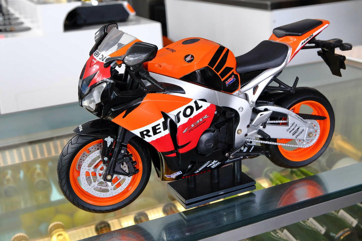 【食。八里】CREMA 93 CAFE〜希臘風海景咖啡廳,重機客最愛,輕食、義大利麵、咖啡、雲朵鬆餅,有吃有玩有美景!