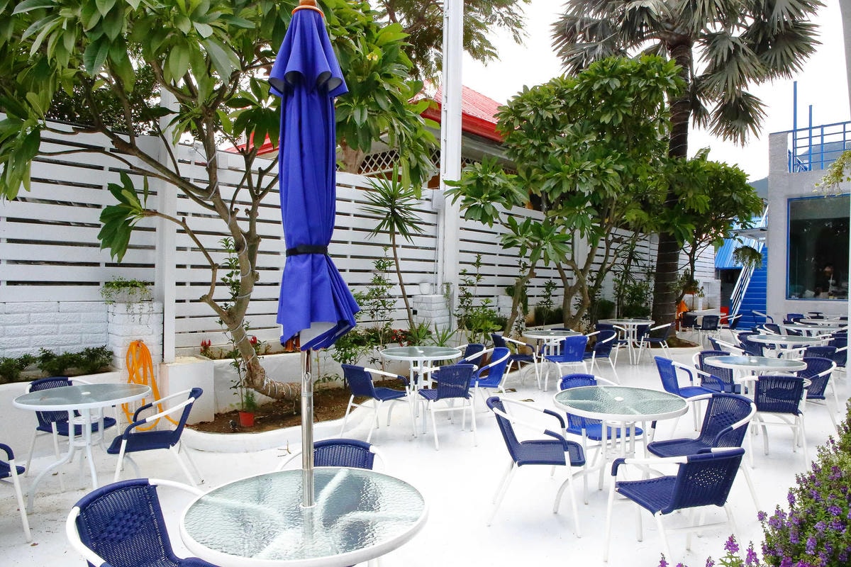 【食。八里】CREMA 93 CAFE〜希臘風海景咖啡廳,重機客最愛,輕食、義大利麵、咖啡、雲朵鬆餅,有吃有玩有美景!