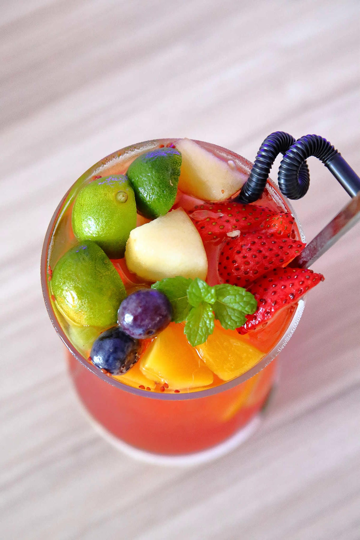 【食。八里】CREMA 93 CAFE〜希臘風海景咖啡廳,重機客最愛,輕食、義大利麵、咖啡、雲朵鬆餅,有吃有玩有美景!