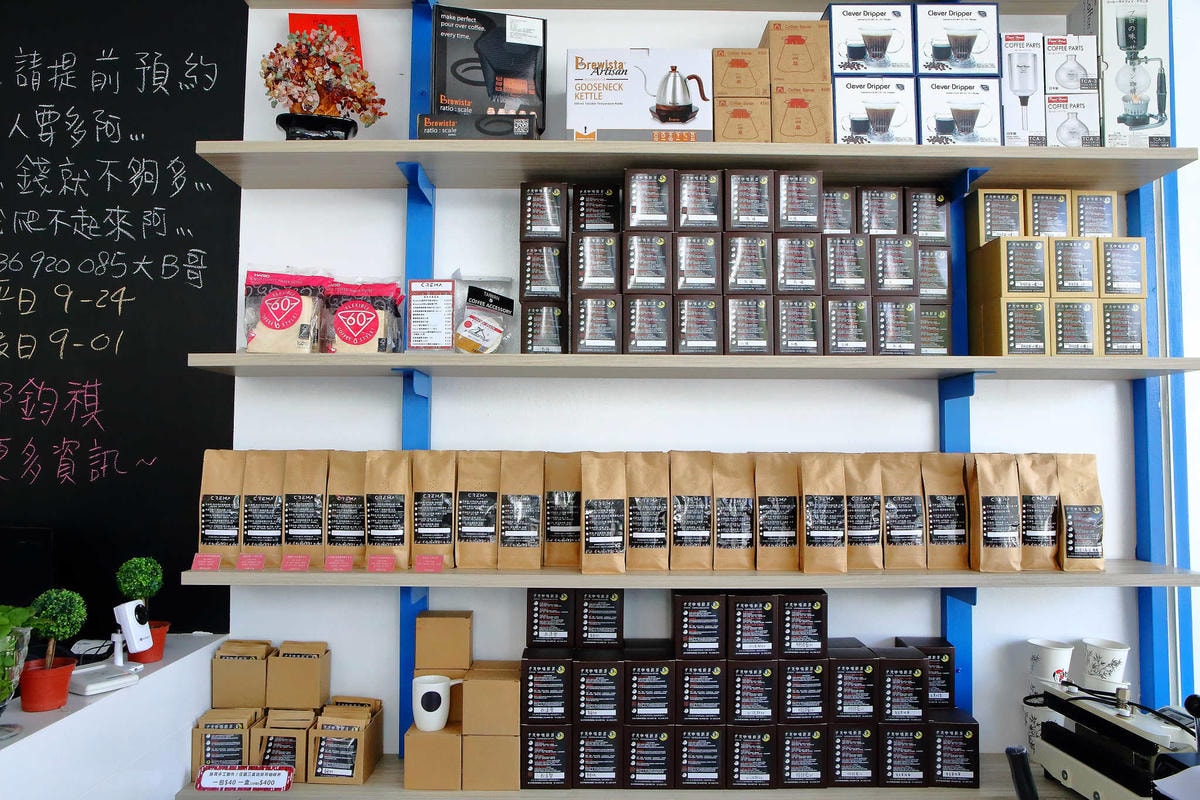 【食。八里】CREMA 93 CAFE〜希臘風海景咖啡廳,重機客最愛,輕食、義大利麵、咖啡、雲朵鬆餅,有吃有玩有美景!