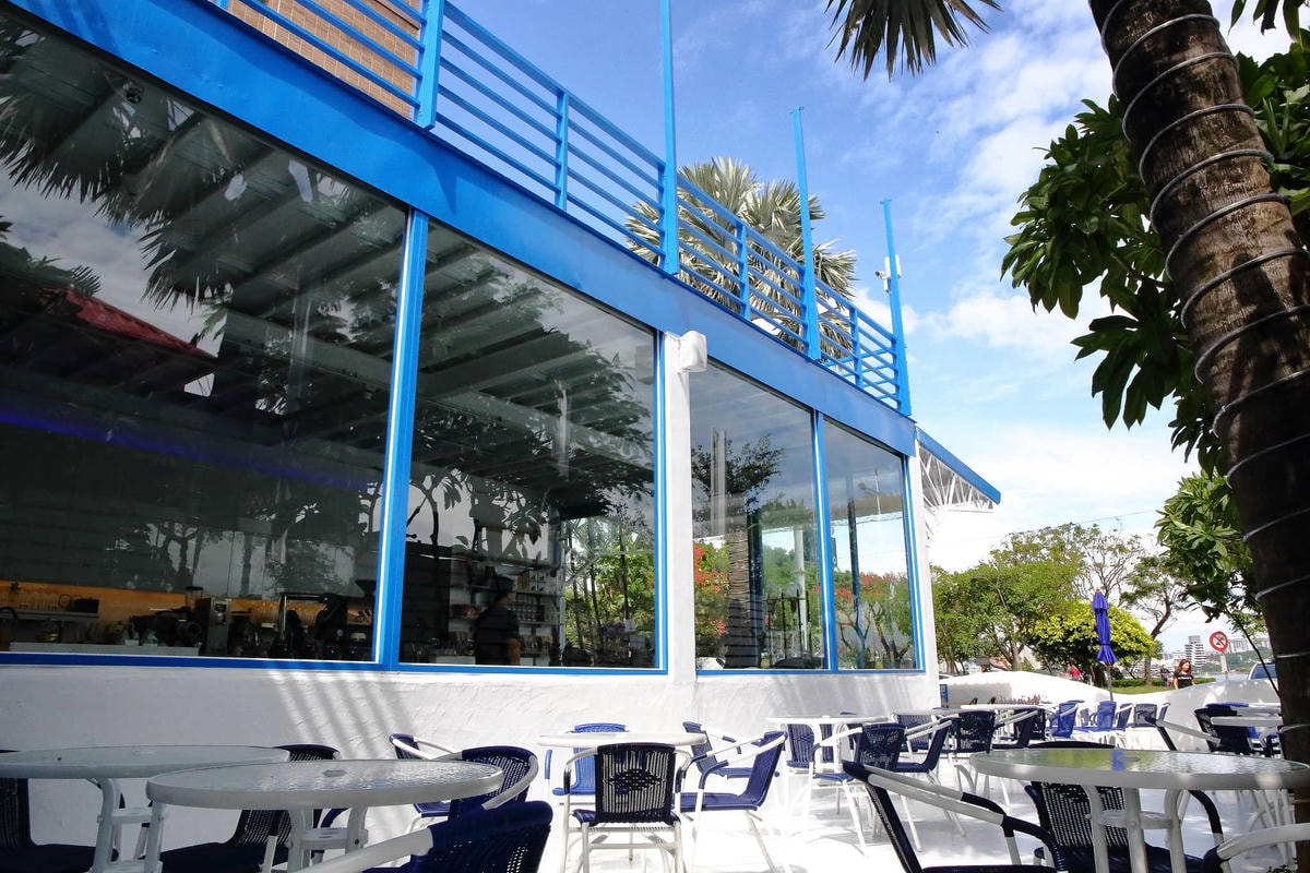 【食。八里】CREMA 93 CAFE〜希臘風海景咖啡廳,重機客最愛,輕食、義大利麵、咖啡、雲朵鬆餅,有吃有玩有美景!