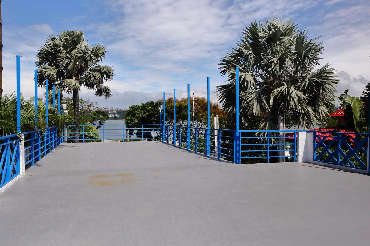 【食。八里】CREMA 93 CAFE〜希臘風海景咖啡廳,重機客最愛,輕食、義大利麵、咖啡、雲朵鬆餅,有吃有玩有美景!