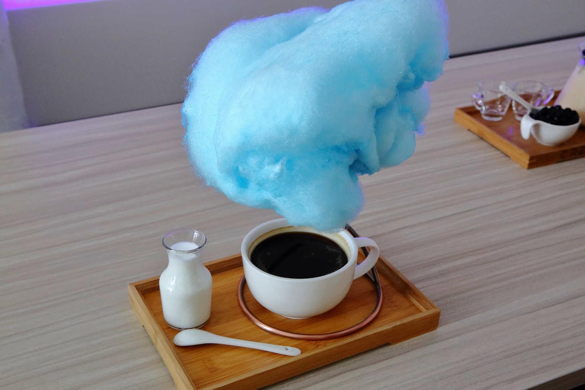 【食。八里】CREMA 93 CAFE〜希臘風海景咖啡廳,重機客最愛,輕食、義大利麵、咖啡、雲朵鬆餅,有吃有玩有美景!