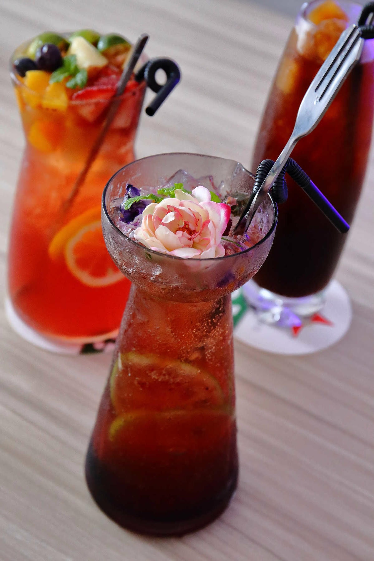 【食。八里】CREMA 93 CAFE〜希臘風海景咖啡廳,重機客最愛,輕食、義大利麵、咖啡、雲朵鬆餅,有吃有玩有美景!