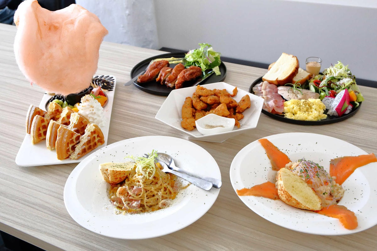 【食。八里】CREMA 93 CAFE〜希臘風海景咖啡廳,重機客最愛,輕食、義大利麵、咖啡、雲朵鬆餅,有吃有玩有美景!