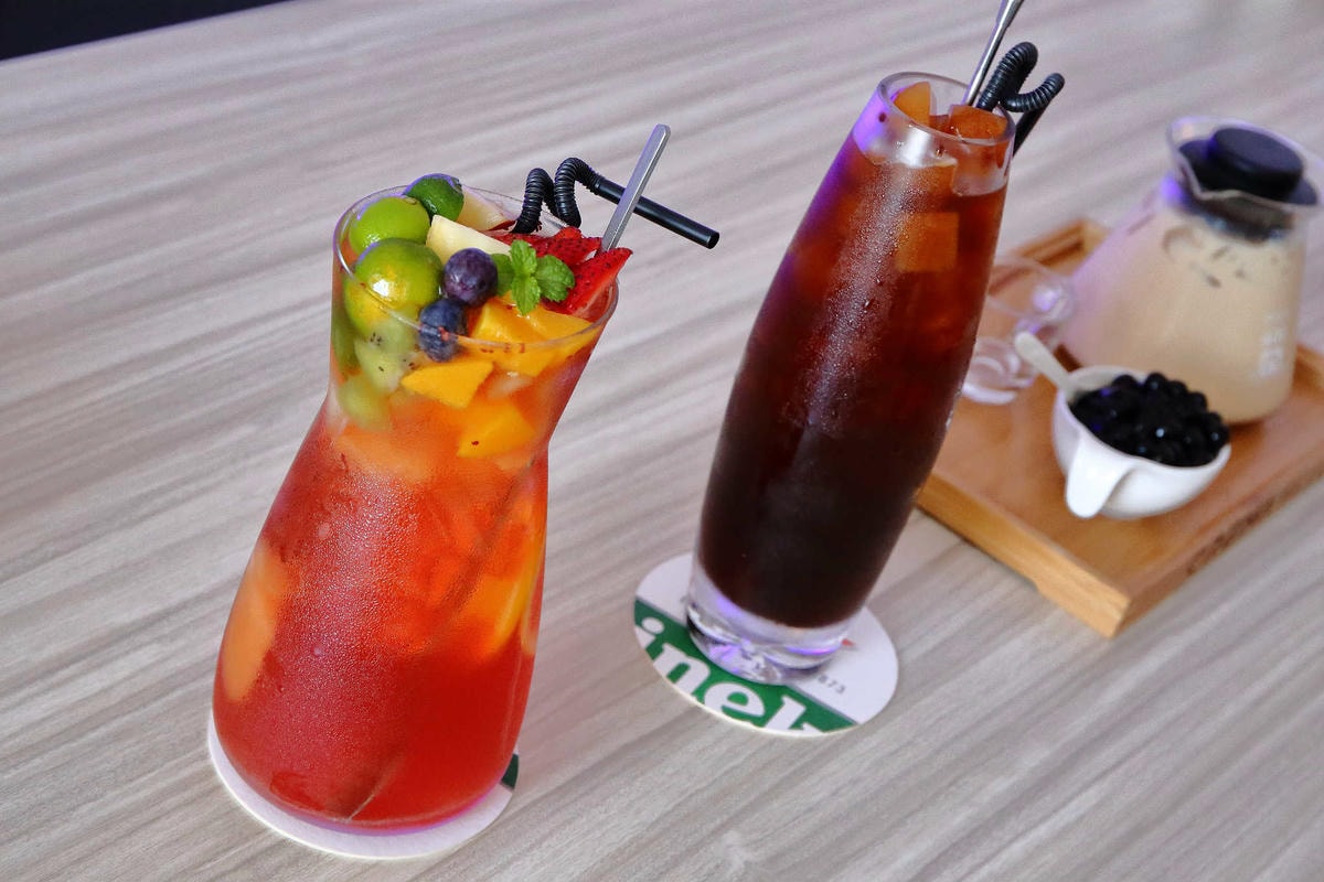 【食。八里】CREMA 93 CAFE〜希臘風海景咖啡廳,重機客最愛,輕食、義大利麵、咖啡、雲朵鬆餅,有吃有玩有美景!