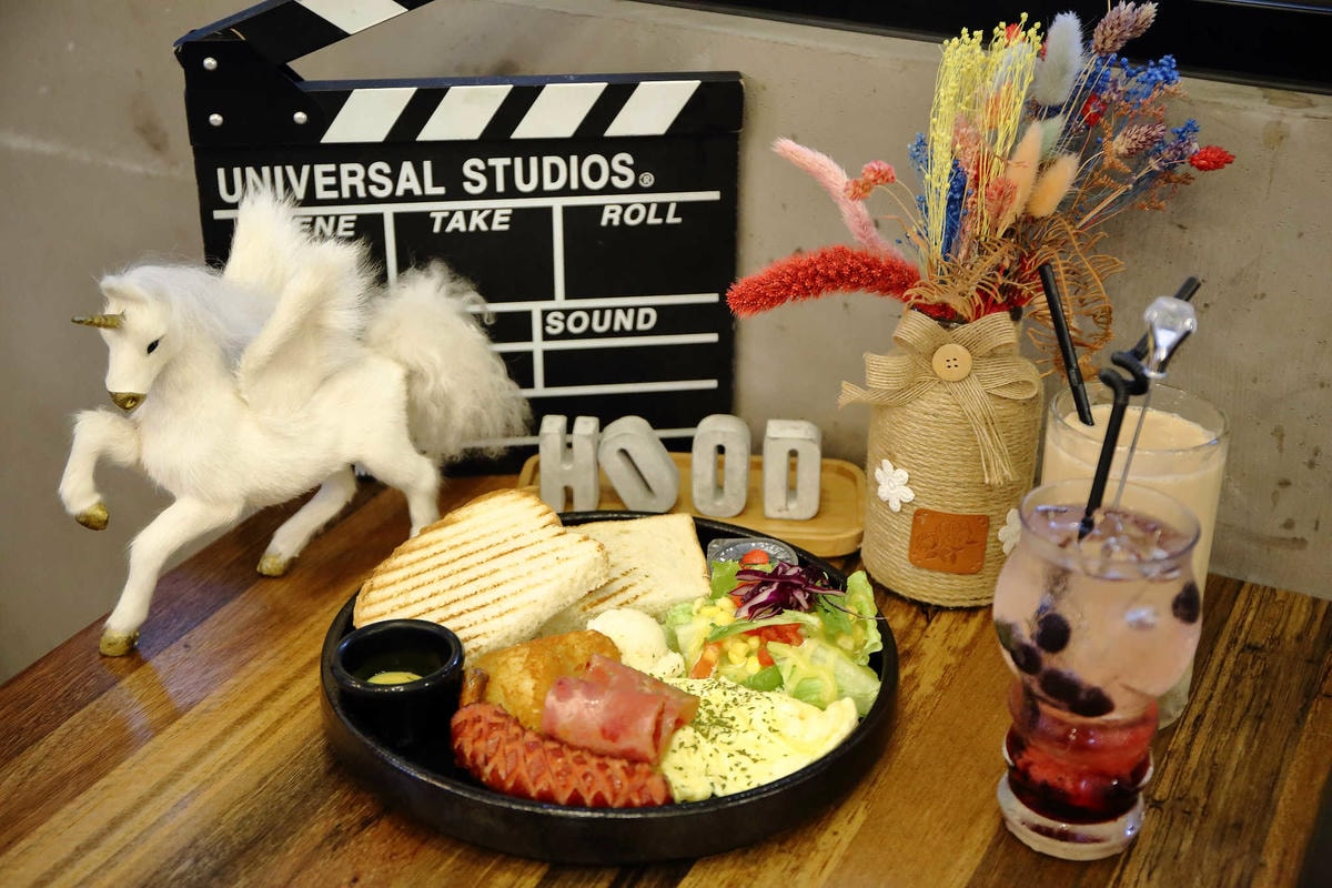 【食。中和】貳Hood.cafe’〜中永和早午餐推薦。被乾燥花包圍,一秒走進少女的夢幻國度,入口即化的舒芙蕾,療癒系甜點!