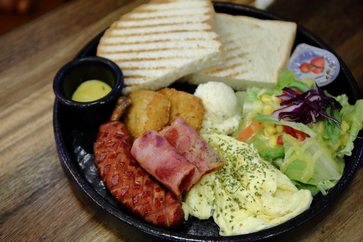 【食。中和】貳Hood.cafe’〜中永和早午餐推薦。被乾燥花包圍,一秒走進少女的夢幻國度,入口即化的舒芙蕾,療癒系甜點!