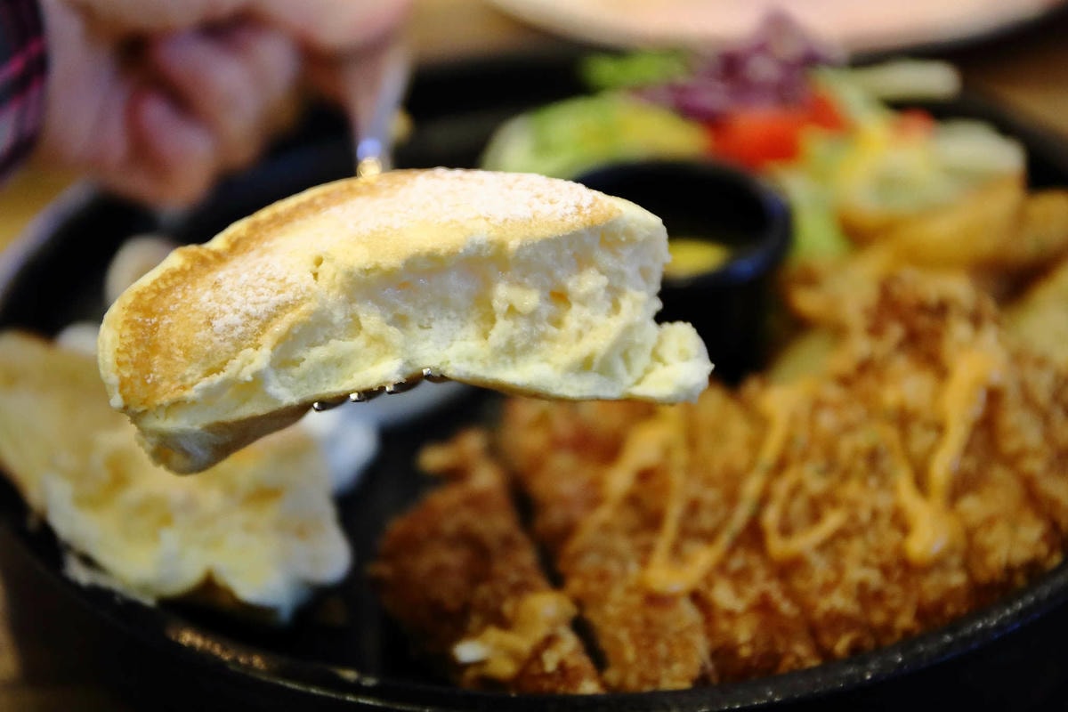 【食。中和】貳Hood.cafe’〜中永和早午餐推薦。被乾燥花包圍,一秒走進少女的夢幻國度,入口即化的舒芙蕾,療癒系甜點!