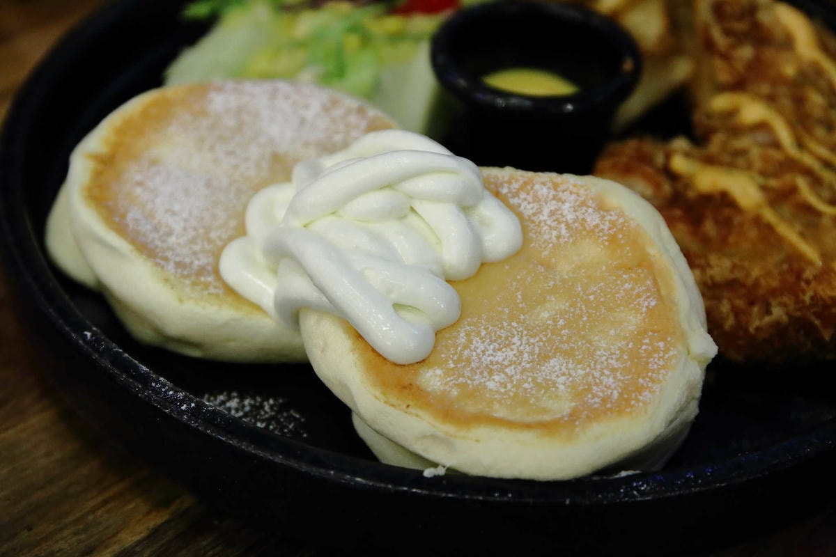 【食。中和】貳Hood.cafe’〜中永和早午餐推薦。被乾燥花包圍,一秒走進少女的夢幻國度,入口即化的舒芙蕾,療癒系甜點!