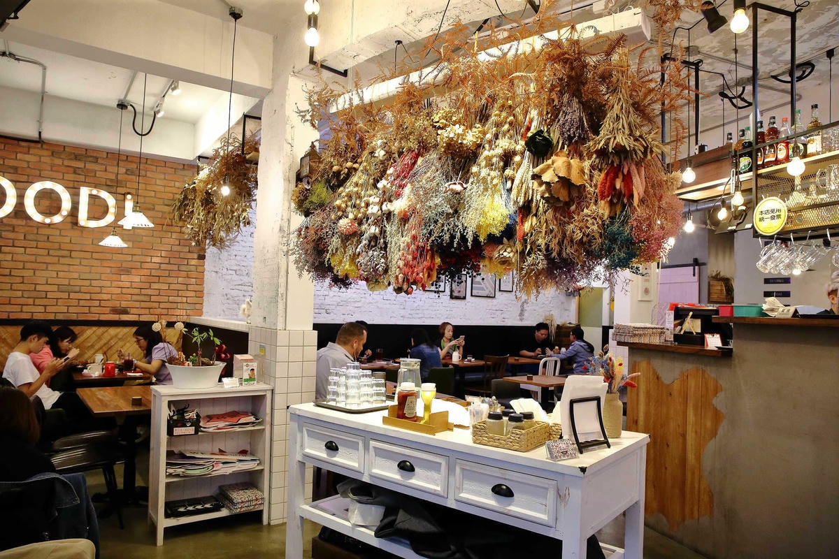 【食。中和】貳Hood.cafe’〜中永和早午餐推薦。被乾燥花包圍,一秒走進少女的夢幻國度,入口即化的舒芙蕾,療癒系甜點!