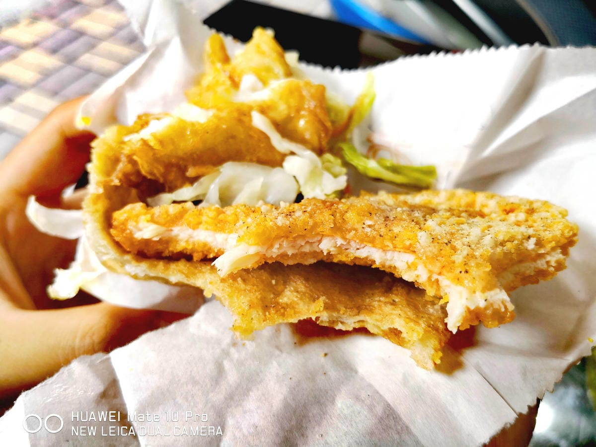 【食。泰山】屋哇炸蛋蔥餅〜國民銅板美食，酥脆餅皮+邪惡爆漿半熟蛋，讓人難以抗拒的下午點心！