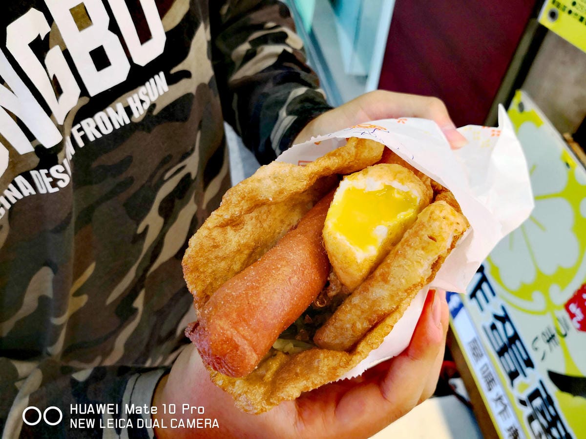 【食。泰山】屋哇炸蛋蔥餅〜國民銅板美食，酥脆餅皮+邪惡爆漿半熟蛋，讓人難以抗拒的下午點心！