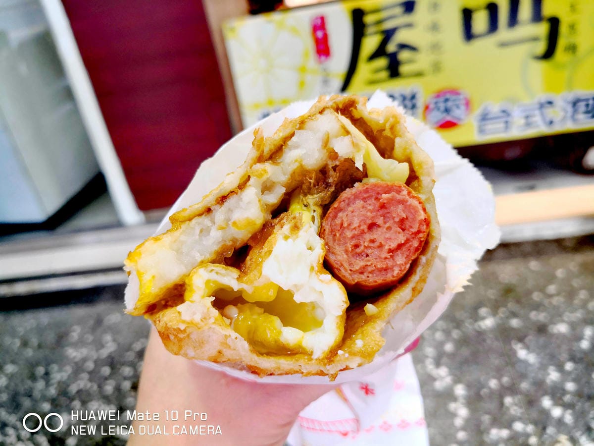 【食。泰山】屋哇炸蛋蔥餅〜國民銅板美食，酥脆餅皮+邪惡爆漿半熟蛋，讓人難以抗拒的下午點心！