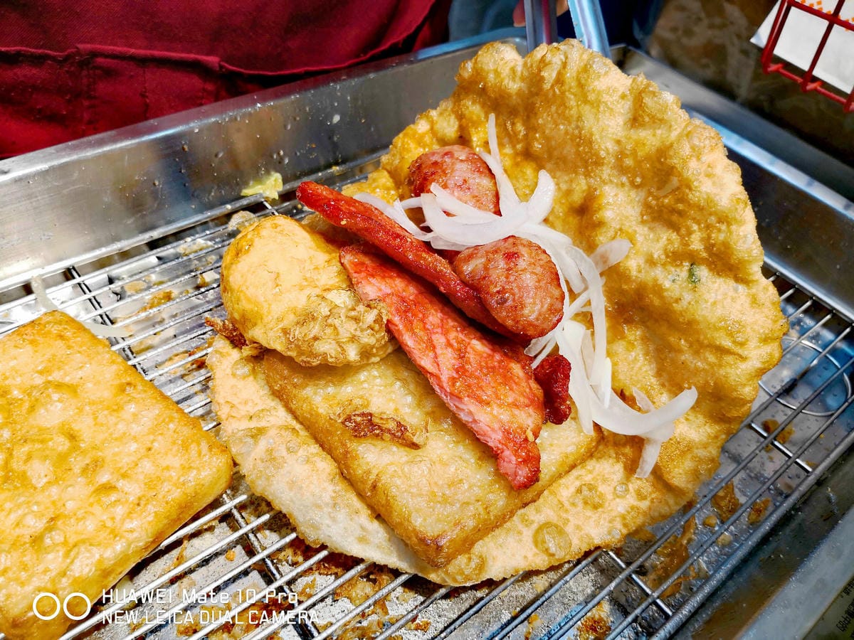 【食。泰山】屋哇炸蛋蔥餅〜國民銅板美食，酥脆餅皮+邪惡爆漿半熟蛋，讓人難以抗拒的下午點心！