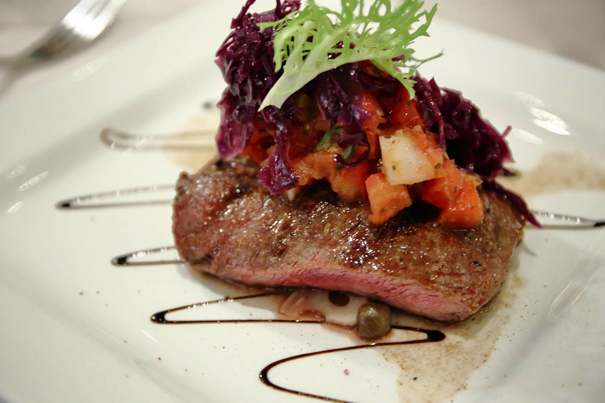 【首都牛排館】法式高級牛排竟然500有找?用餐宛若置身宮廷!(文末附吃喝玩樂APP/享樂神卡推薦)