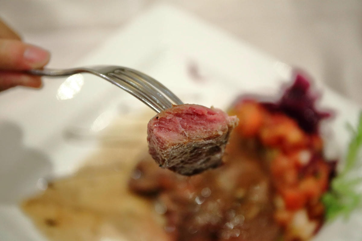 【首都牛排館】法式高級牛排竟然500有找?用餐宛若置身宮廷!(文末附吃喝玩樂APP/享樂神卡推薦)