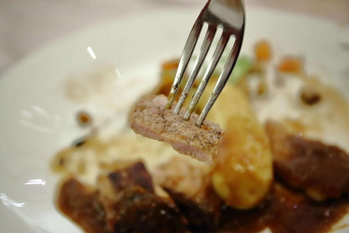 【首都牛排館】法式高級牛排竟然500有找?用餐宛若置身宮廷!(文末附吃喝玩樂APP/享樂神卡推薦)