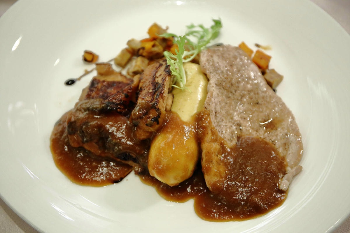 【首都牛排館】法式高級牛排竟然500有找?用餐宛若置身宮廷!(文末附吃喝玩樂APP/享樂神卡推薦)