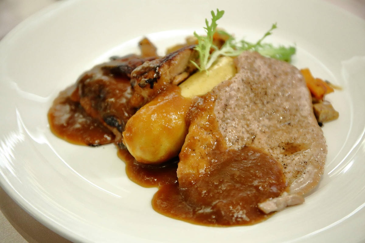 【首都牛排館】法式高級牛排竟然500有找?用餐宛若置身宮廷!(文末附吃喝玩樂APP/享樂神卡推薦)