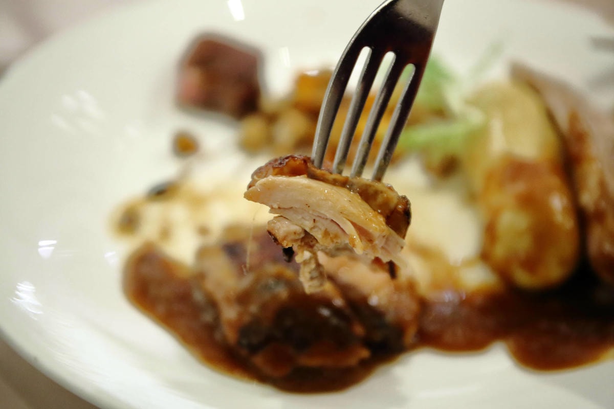 【首都牛排館】法式高級牛排竟然500有找?用餐宛若置身宮廷!(文末附吃喝玩樂APP/享樂神卡推薦)