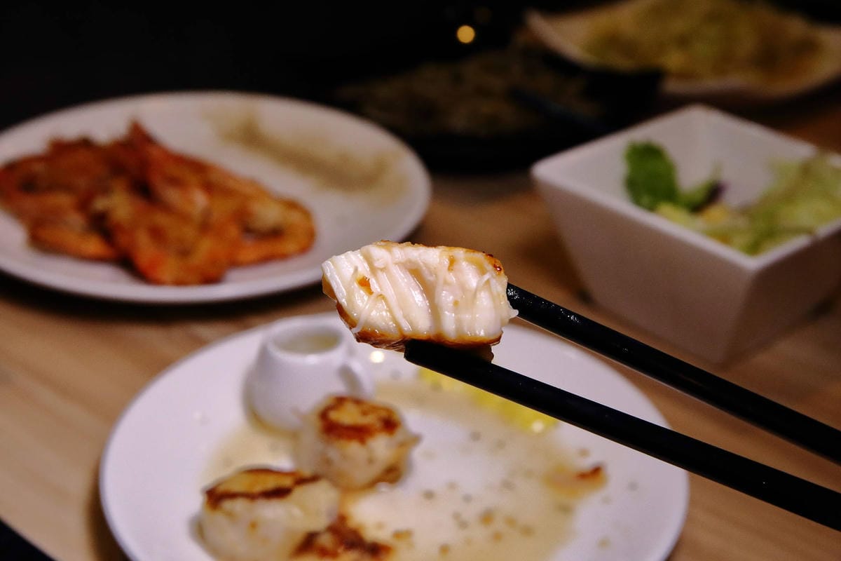 【食。中和】easy 鐵板料理．火鍋〜日式火鍋&鐵板燒，兩個願望一次滿足！高級鐵板燒料理卻平價又美味，自助吧/冰淇淋/飲品無限供應(已歇業)