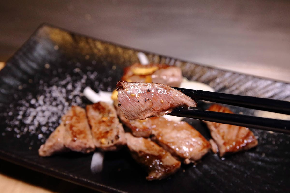 【食。中和】easy 鐵板料理．火鍋〜日式火鍋&鐵板燒，兩個願望一次滿足！高級鐵板燒料理卻平價又美味，自助吧/冰淇淋/飲品無限供應(已歇業)