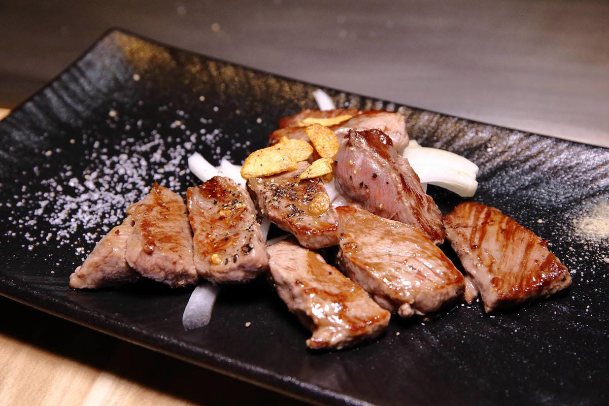 【食。中和】easy 鐵板料理．火鍋〜日式火鍋&鐵板燒，兩個願望一次滿足！高級鐵板燒料理卻平價又美味，自助吧/冰淇淋/飲品無限供應(已歇業)