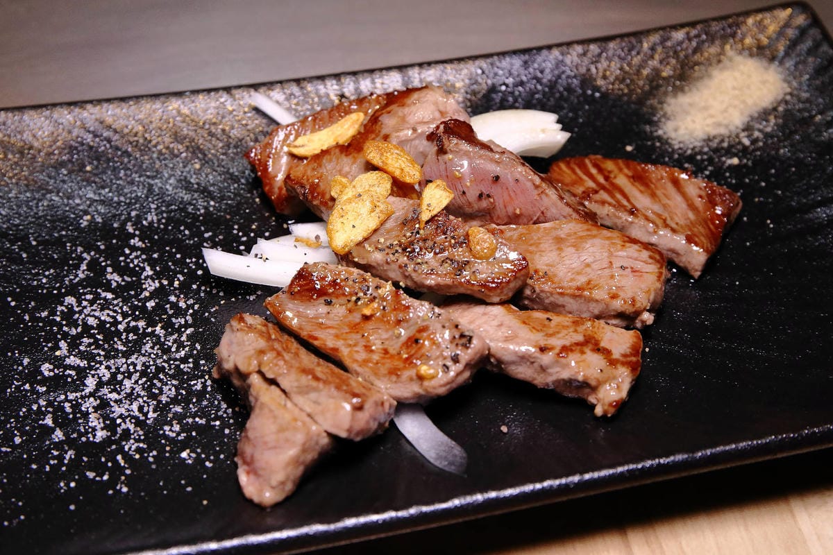 【食。中和】easy 鐵板料理．火鍋〜日式火鍋&鐵板燒，兩個願望一次滿足！高級鐵板燒料理卻平價又美味，自助吧/冰淇淋/飲品無限供應(已歇業)