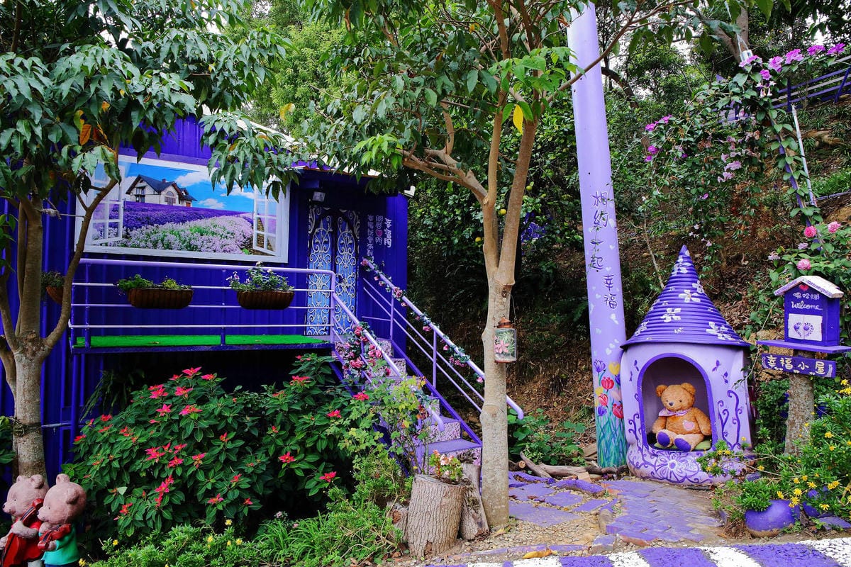 【遊。苗栗】噢哈娜咖啡屋〜寵物旅遊景點。會跟著你飛的雨傘！紫色風暴來襲，完全沉浸在這片紫色浪漫(110.3.1起寵物禁止入園)